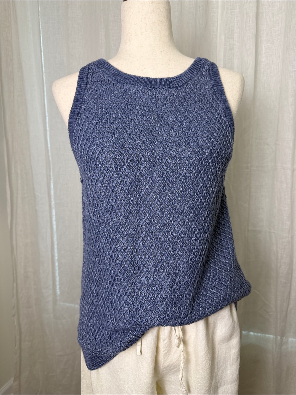 Tommy Bahama Classic SleevelessLinen Sweater Top in Denim Blue